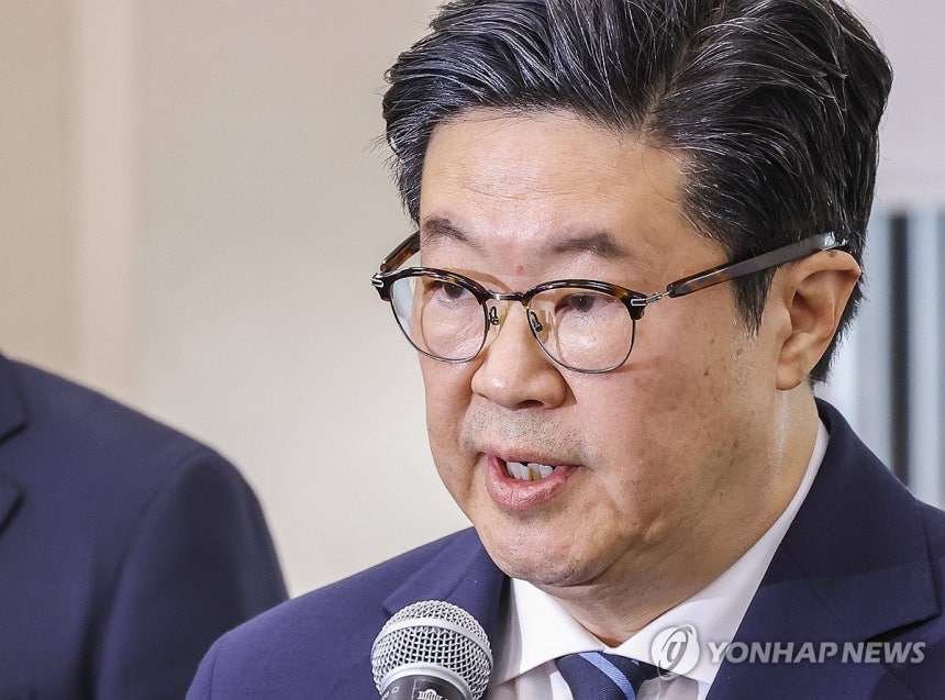 검찰, ‘홈플러스 사태’ 정점 김병주 MBK 회장 피의자 조사